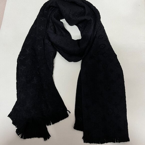 LOUIS VUITTON Monogram Black Wool Scarf - Picture 6 of 7